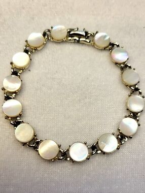 Classic Mother of Pearl Disc Bracelet - White by